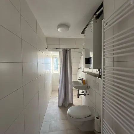 Apartment 2-zimmer-wohnung - Zentral Gelegen