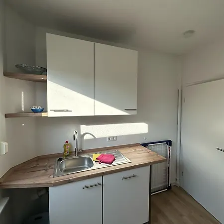 2-zimmer-wohnung - Zentral Gelegen Apartment *