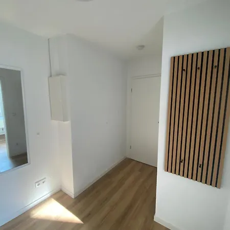 2-zimmer-wohnung - Zentral Gelegen *